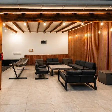 Aparthotel Riverside Toulouse Airport 2-ac-pkg-terrace-wifi-desk-airbus-meett 3*