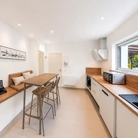 Aparthotel Riverside Toulouse Airport 2-ac-pkg-terrace-wifi-desk-airbus-meett 3*