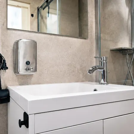 Aparthotel Riverside Toulouse Airport 2-ac-pkg-terrace-wifi-desk-airbus-meett 3*